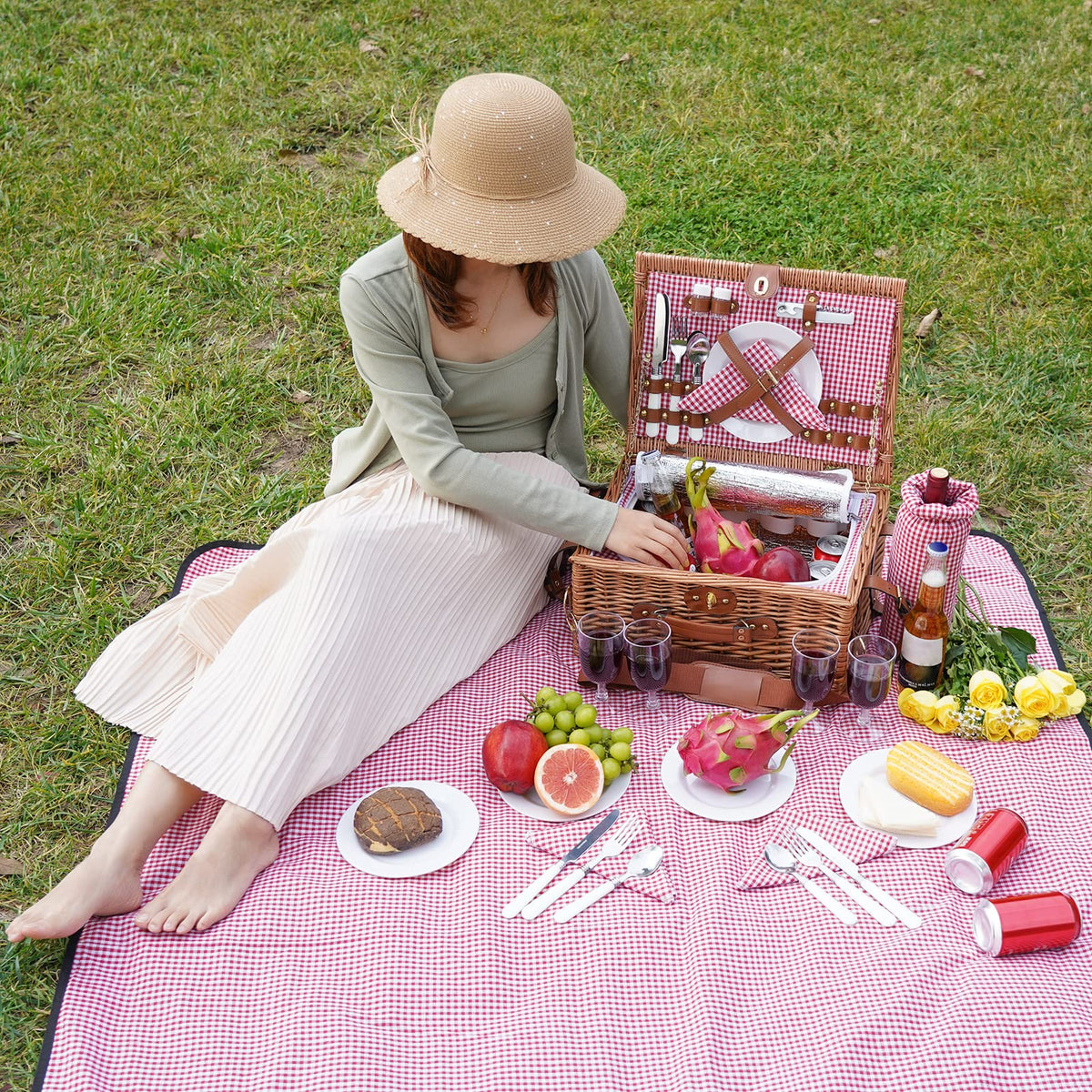 Adorable & Exquisite Picnic Basket for 4 Persons