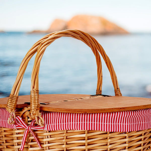 Classic Wicker Picnic Basket for 2 People