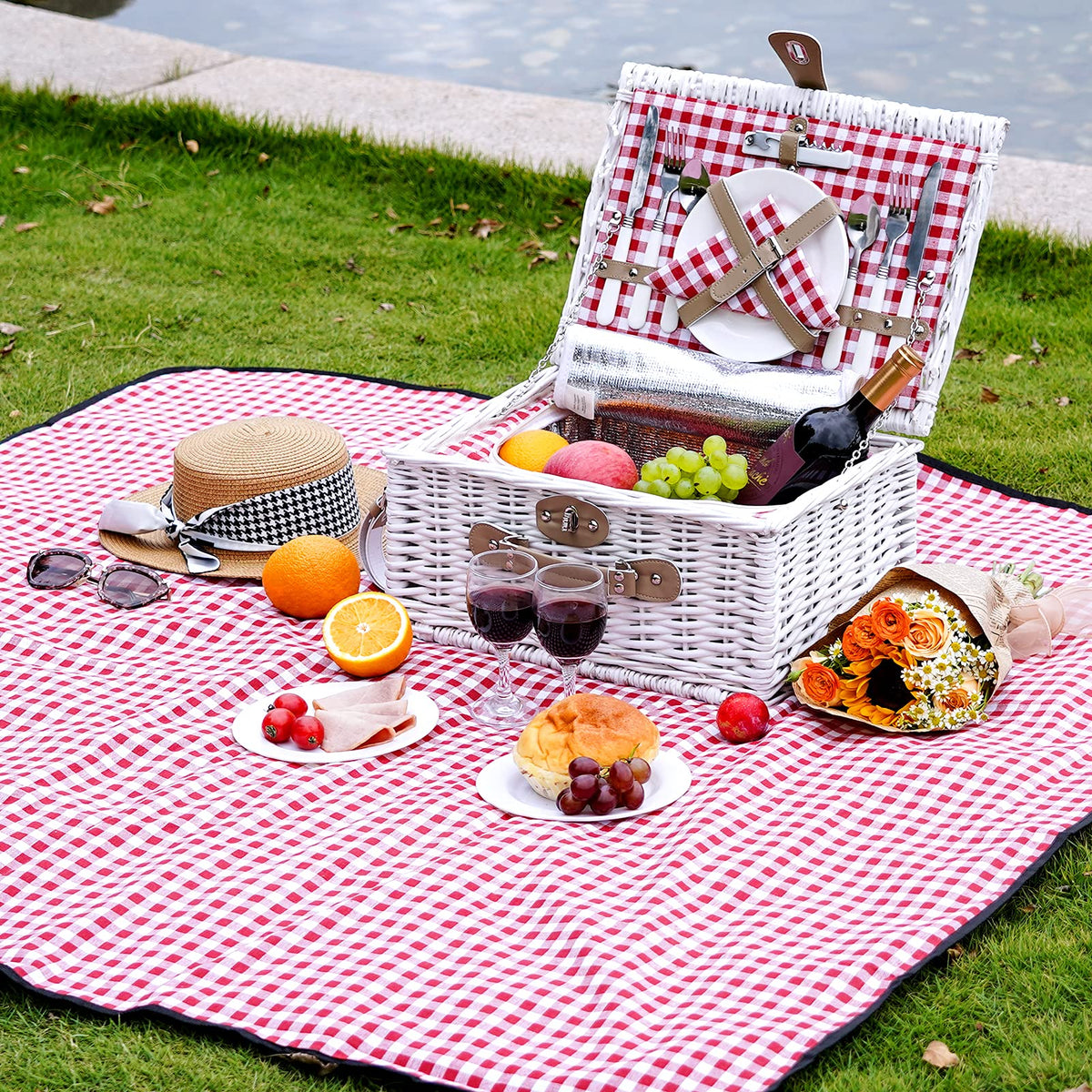 Picnic Wicker Basket with Cooler Red Checkered